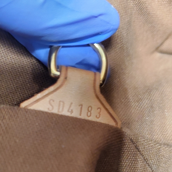 Louis Vuitton Tivoli Handbag Monogram Canvas GM - Picture 4 of 16